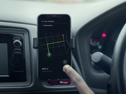 Los tres soportes de móviles para el coche mejor valorados de Amazon: dos están en oferta