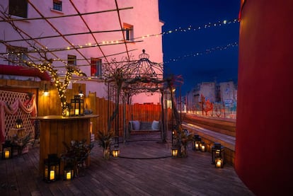Terraza privada en la azotea del Moulin Rouge.