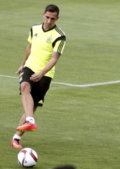 Alcácer, durante un entrenamiento con la selección.