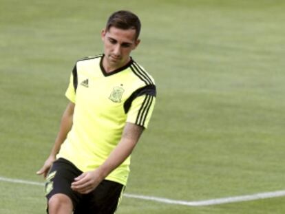 Alcácer, durante un entrenamiento con la selección.