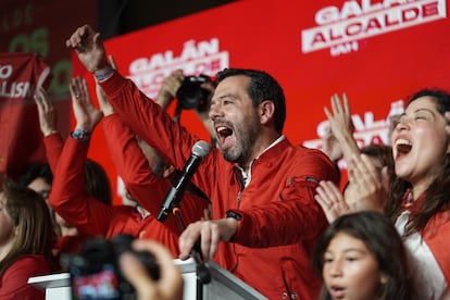 Carlos Fernando Galán celebra su triunfo electoral, esta noche en Bogotá.