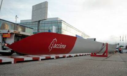 Pala de aerogenerador eólico que Acciona.