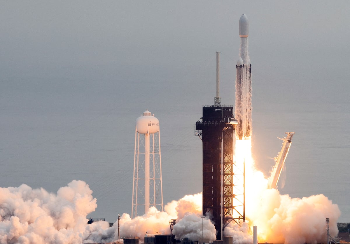 SpaceX planea OPV de 75.000 millones en Nasdaq para junio