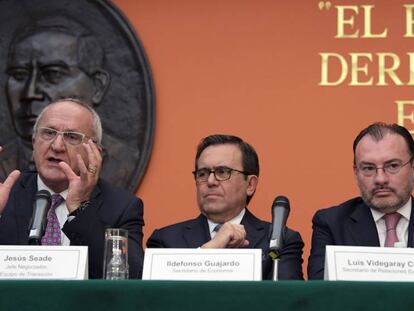 Jesús Seade, Ildefonso Guajardo y Luis Videgaray, negociadores del TMEC, en conferencia de prensa en 2018.