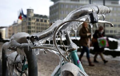 Una bicicleta en una calle de Berlín, Alemania, el 12 de marzo de 2013.