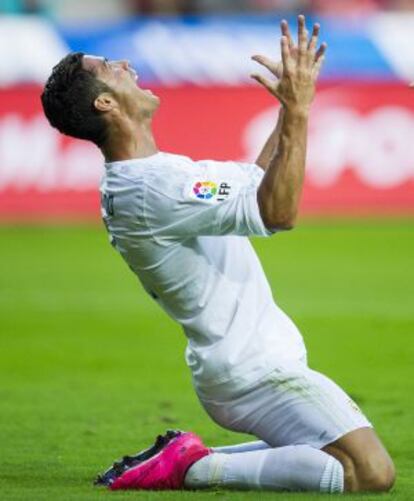 Cristiano se lamenta en un momento del partido.