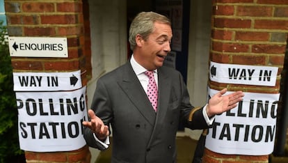 Nigel Farage tras votar en el referendum sobre el Brexit el 23 de junio de 2016.