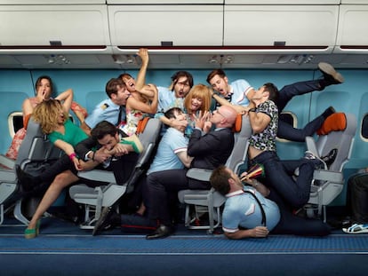 Pedro Almodóvar, sabedor de todo lo que puede ocurrir en las alturas, dirigió en 2013 'Los amantes pasajeros', hilarante película que transcurre en el interior de un avión.