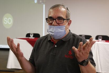 El presidente del partido FARC, Rodrigo Londoño, 'Timochenko', durante una rueda de prensa sobre la asamblea de la organización.