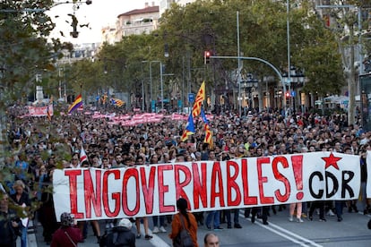 Miles de personas convocadas por los CDR se manifestaron en el paseo de Gràcia de Barcelona, en la segunda jornada de protestas contra la sentencia condenatoria del Tribunal Supremo a los líderes independentistas del 'procés'.