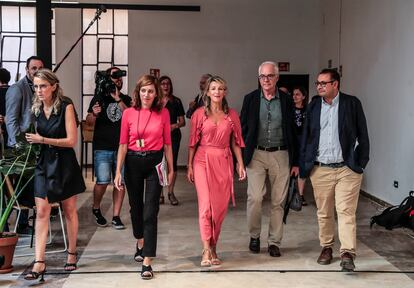 Yolanda Díaz, con Agustín Moreno a su izquierda, en el acto de presentación de los coordinadores de Sumar. 