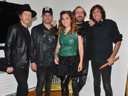 MIAMI, FL - DECEMBER 09: Pablo Benegas, Álvaro Fuentes, Leire Martínez, Xabier San Martín and Haritz Garde of La Oreja de Van Gogh band, pose for photo backstage during "Un Susurro en la Tormenta" concert at James L. Knight Center on December 9, 2022 in Miami, Florida. (Photo by Johnny Louis/Getty Images)