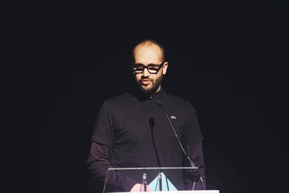 Como miembro del jurado, junto a otros periodistas como Desirée De Fez o Carlo Padial, Iago Fernández entregó los premios a la mejor webserie internacional (Emilia Envidia) y estatal (Buster).