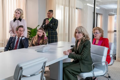 Ben Platt, Julia Schlaepfer, Laura Dreyfuss, Rahne Jones, Judith Light y Bette Midler, en 'The Politician'.