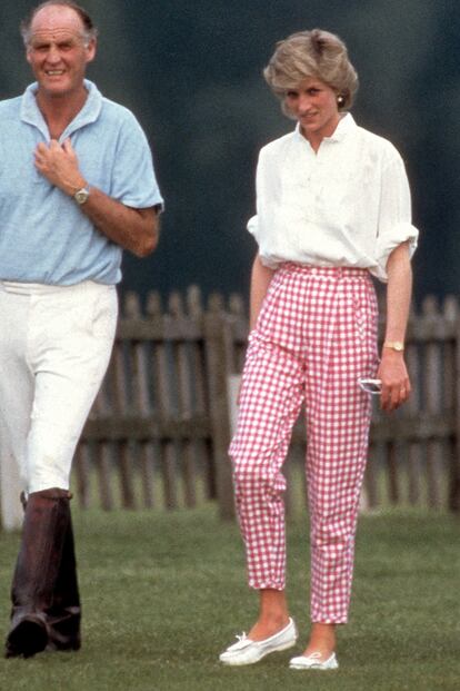 La princesa Diana con pantalón de cuadros vichy en 1986.