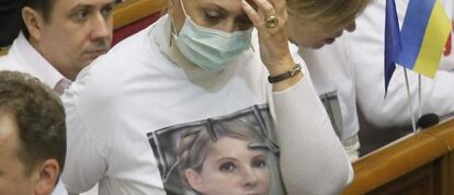 Una diputada de la oposición con una camiseta de Timoshenko.