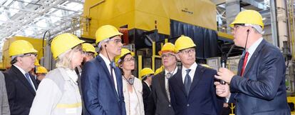 El presidente del Gobierno, Pedro Sánchez, durante la visita a las nuevas instalaciones de las factorías de la multinacional Renault en Valladolid.