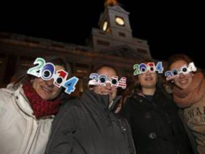 La pasada noche en la Puerta del Sol de Madrid, miles de personas han asistido al ensayo general de las campanadas.