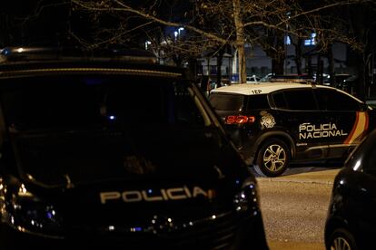 Dos coches de Policía Nacional en Madrid.