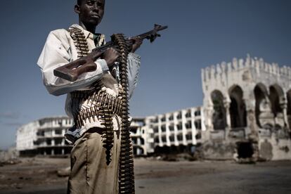 Un soldado del Gobierno Federal Transitorio (GFT), fotografiado en Mogadiscio.