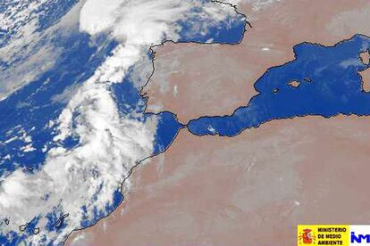 Imagen del Meteosat en la que se aprecian las nubes llegando a Galicia.