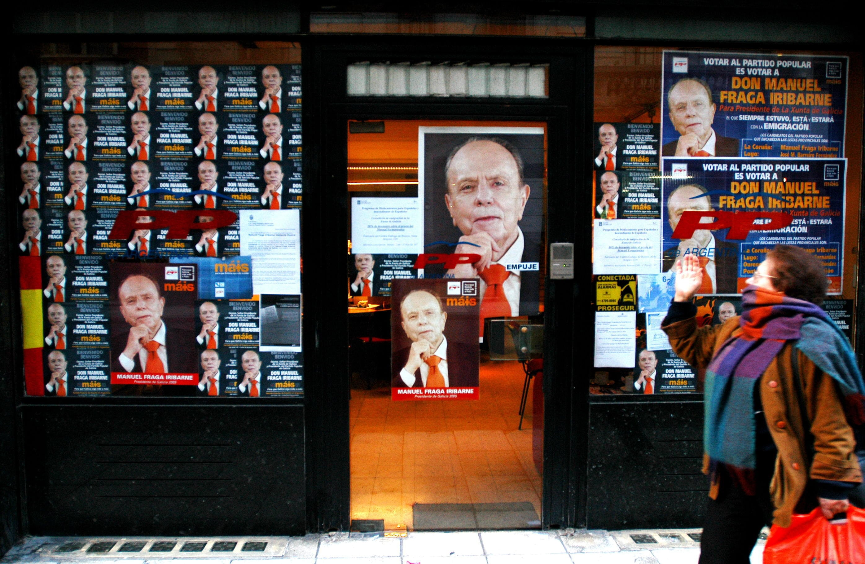 Carteles electorales del entonces presidente de Galicia, el popular Manuel Fraga, en Buenos Aires, en 2005.