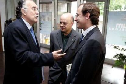 De izquierda a derecha, Iñaki Azkuna, Odón Elorza y Alfonso Alonso.