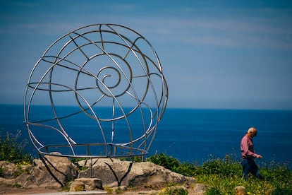 La caracola de Cabo Home, en uno de los acantilados de la Ría de Vigo, en Cangas do Morrazo (Pontevedra).