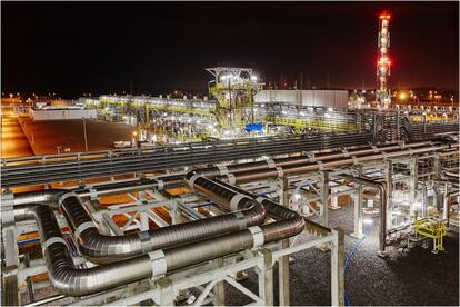 El entramado de tuberías mediante el que se comunican los tanques de recepción de gas natural licuado con la terminal regasificadora.