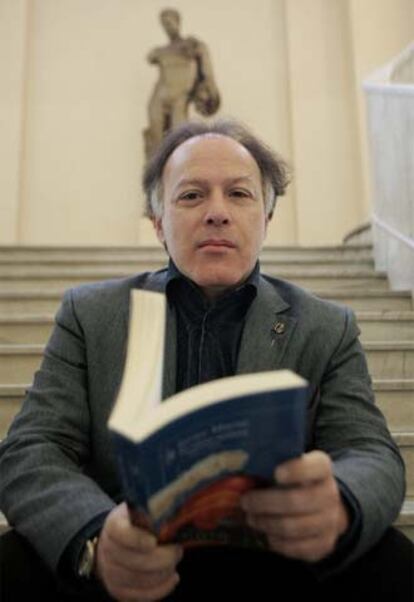 Javier Marías, ayer en Madrid.