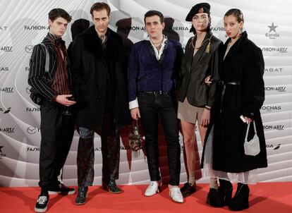 Alejandro Gomez Palomo (en el medio), en el Fashion / Arts del Museo Reina Sofía de Madrid este jueves.