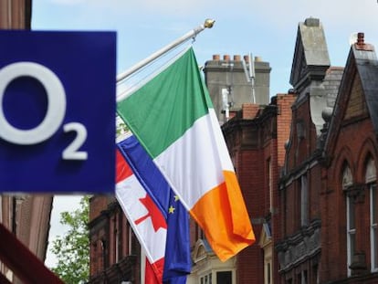 Un cartel de la filial de Telefónica O2 en Irlanda