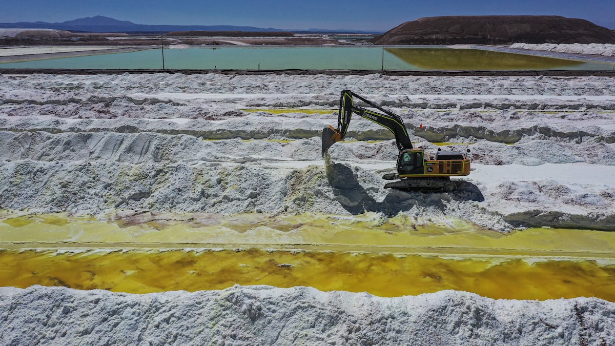 Codelco y SQM: Fumata blanca para impulsar el litio chileno | Negocios ...