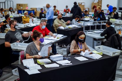 Recuento de votos en Atlanta (Estados Unidos), el pasado jueves.