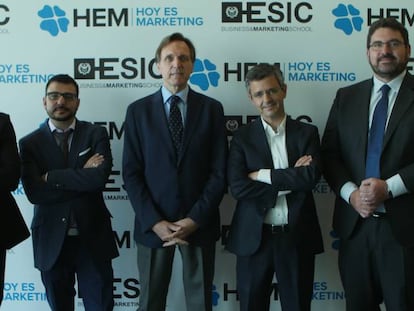 De izquierda a derecha, Ricardo Garc&iacute;a, director de banca de empresas y negocio alimentario de Cajamar; Francisco Andr&eacute;s, coordinador de la Oficina de Proyectos del Real Instituto Elcano; Ram&oacute;n Casilda, profesor de ESIC; Gonzalo Saenz de Miera, director de cambio clim&aacute;tico de Iberdrola y Manuel Ausaverri, director del gabinete de presidencia y director de estrategia e innovaci&oacute;n en Indra.