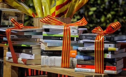 Sant Jordi, dia de venda de llibres influ&iuml;da per les promocions i la publicitat. 