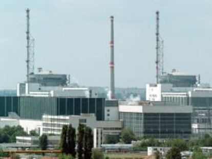 Vista general de la central nuclear de Kozloduy, a unos 200 kilómetros de Sofia. EFE/Archivo
