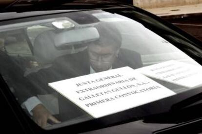 Improvisada junta de accionistas celebrada en el interior de un coche en plena batalla por el control de la galletera Gullón, en 2010. 