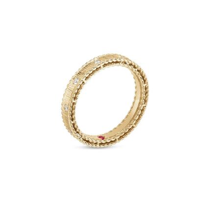 Roberto Coin propone este anillo de oro de 18 quilates con diamantes fabricado a mano de un modo completamente artesanal.