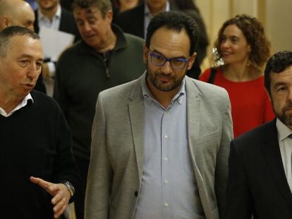 Joan Baldov&iacute; (Compromis), Antonio Hernando (PSOE) y Miguel Guti&eacute;rrez (Ciudadanos)