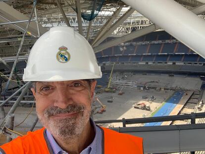 Luis Fernández, presidente de Telemundo, en las obras del estadio Santiago Bernabéu, casa del equipo de su vida y su gran pasión fuera del periodismo (Imagen cedida).