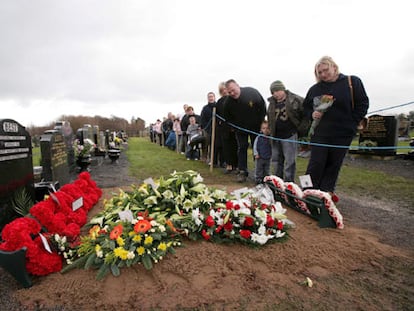 Belfast, profundamente dividida en dos bandos, olvida sus diferencias para despedir al mítico futbolista norirlandés.