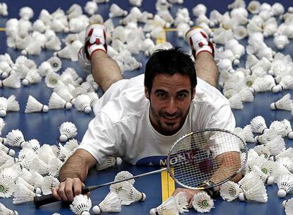 Pablo Abián, entre volantes de bádminton en el Centro de Alto Rendimiento de Madrid.