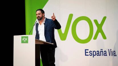 El presidente de Vox, Santiago Abascal, durante su intervención en el acto público que el partido celebra hoy en Teruel. 