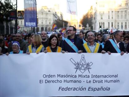Manifestantes masones el D&iacute;a Internacional de la Mujer