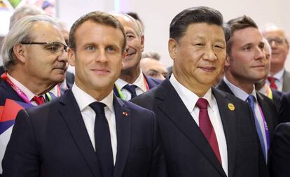 Los presidentes de Francia, Emmanuel Macron, y China, Xi Jinping, este lunes en Shanghái.
