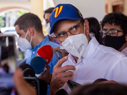 Henrique Capriles, el domingo en un colegio electoral de Caracas.