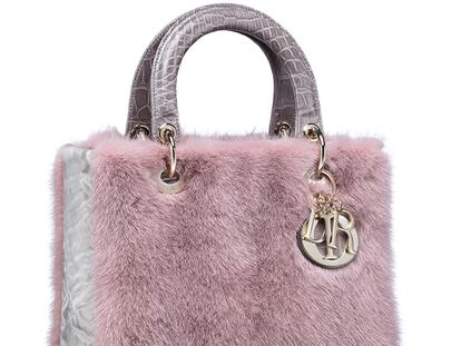 El peluche se lleva en forma de bolso