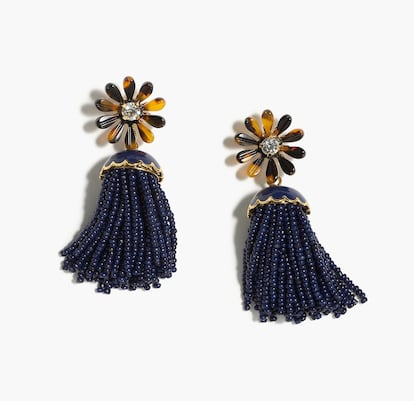 De cuentas en azul marino con detalle de flor. Son de J.Crew (51, 18 euros).