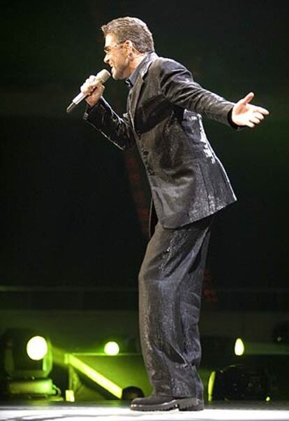 George Michael. ayer durante su actuación en Barcelona.